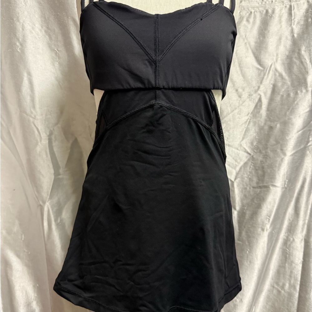 Beautiful lululemon work out top!